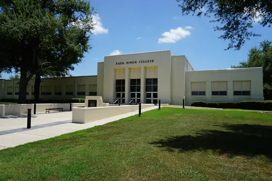 Paris Junior College Campus
